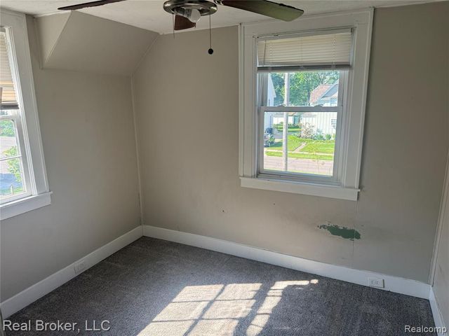 958 N Chevrolet Avenue, Flint, MI 48504
