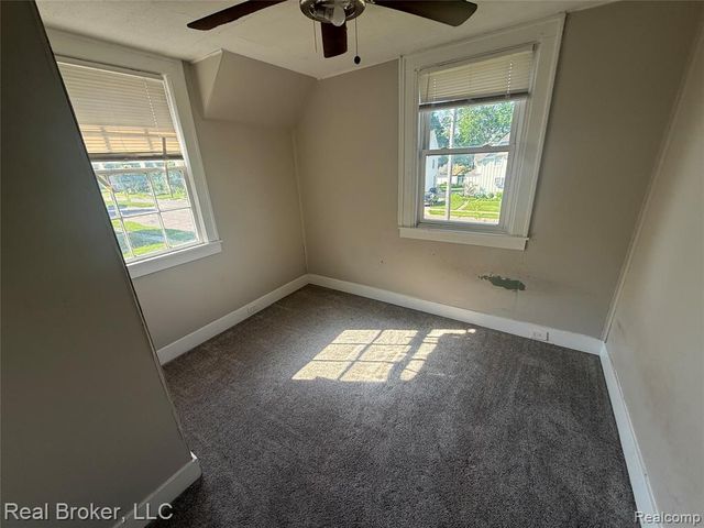 958 N Chevrolet Avenue, Flint, MI 48504