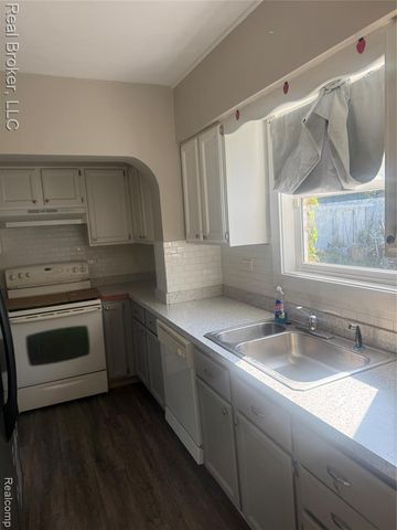 958 N Chevrolet Avenue, Flint, MI 48504