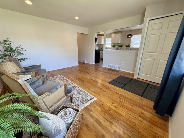 6924 Belton Street, Garden City, MI 48135