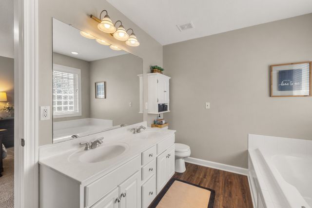 14418 Oak Brook Drive, Urbandale, IA 50323