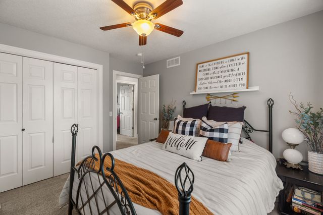 14418 Oak Brook Drive, Urbandale, IA 50323