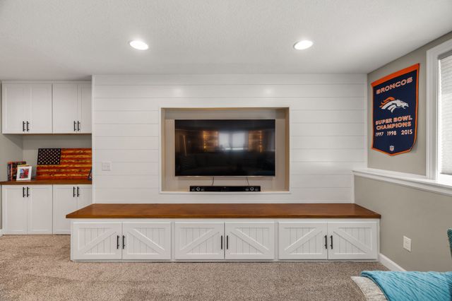 14418 Oak Brook Drive, Urbandale, IA 50323