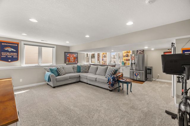 14418 Oak Brook Drive, Urbandale, IA 50323