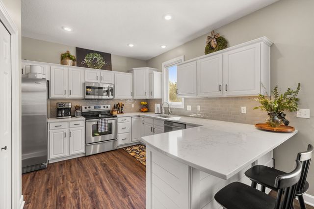 14418 Oak Brook Drive, Urbandale, IA 50323