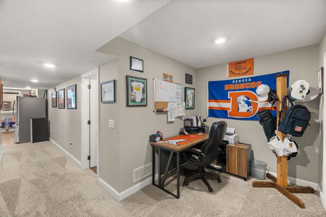 14418 Oak Brook Drive, Urbandale, IA 50323