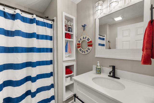 14418 Oak Brook Drive, Urbandale, IA 50323