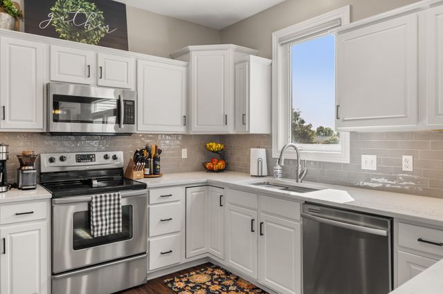 14418 Oak Brook Drive, Urbandale, IA 50323