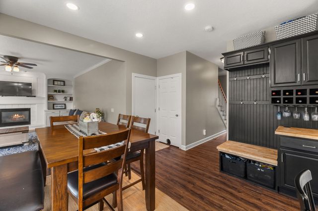 14418 Oak Brook Drive, Urbandale, IA 50323