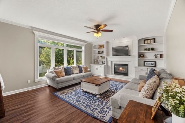14418 Oak Brook Drive, Urbandale, IA 50323