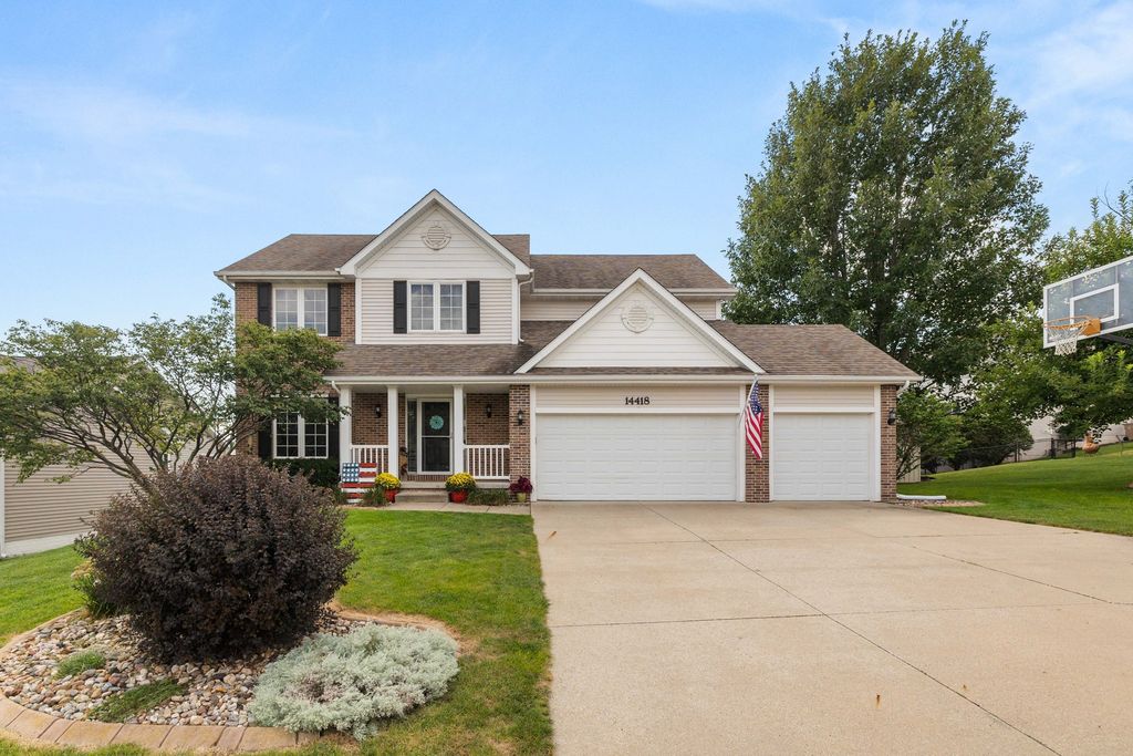 14418 Oak Brook Drive, Urbandale, IA 50323