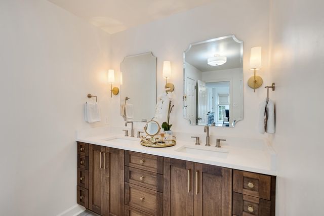 8345 GLEN MEADOW LN, Germantown, TN 38138