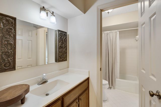 8345 GLEN MEADOW LN, Germantown, TN 38138