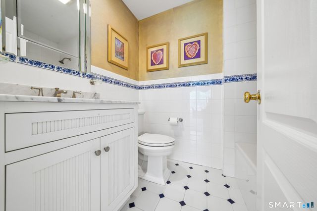 132 East Hunting Ridge Road, Stamford, CT 06903