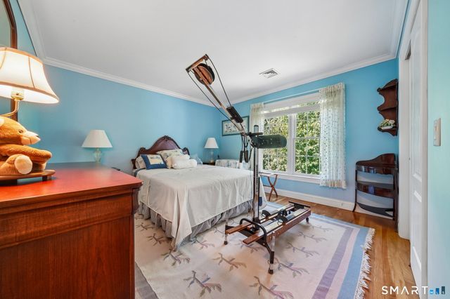 132 East Hunting Ridge Road, Stamford, CT 06903