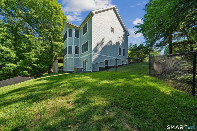 132 East Hunting Ridge Road, Stamford, CT 06903