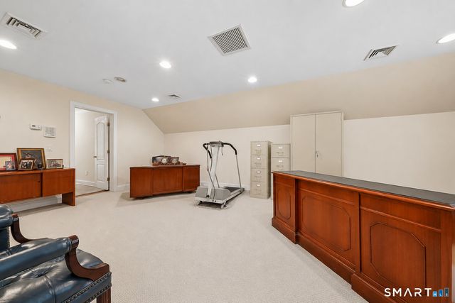 132 East Hunting Ridge Road, Stamford, CT 06903