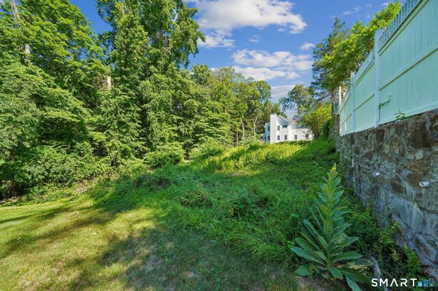 132 East Hunting Ridge Road, Stamford, CT 06903
