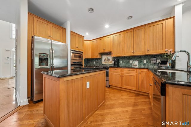132 East Hunting Ridge Road, Stamford, CT 06903