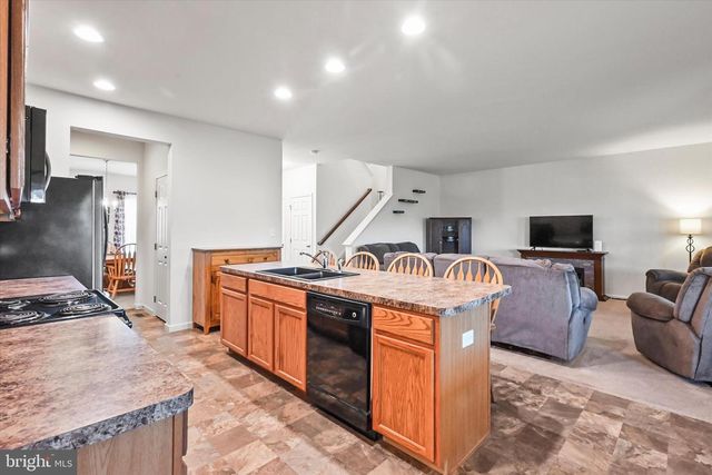 100 HOLLYHOCK DR, Manchester, PA 17345