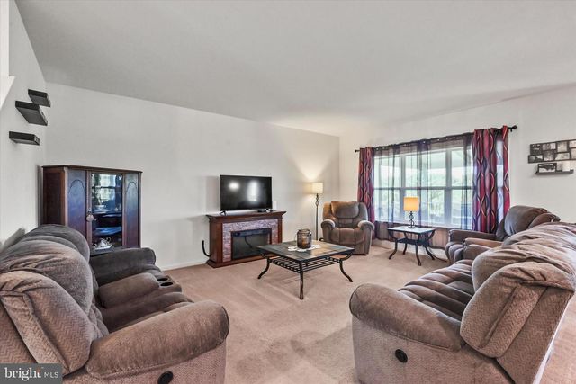 100 HOLLYHOCK DR, Manchester, PA 17345