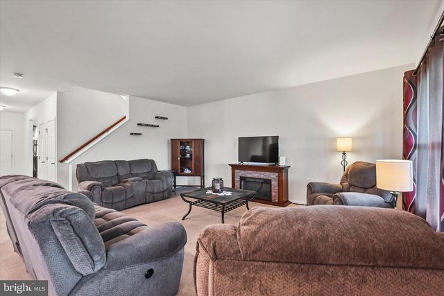 100 HOLLYHOCK DR, Manchester, PA 17345