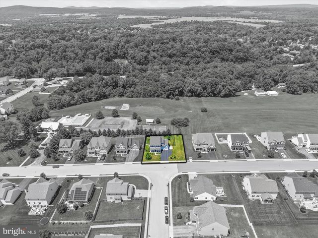 100 HOLLYHOCK DR, Manchester, PA 17345