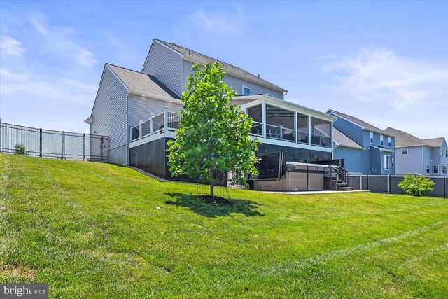 100 HOLLYHOCK DR, Manchester, PA 17345