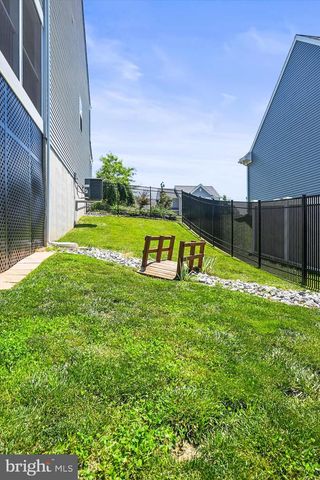 100 HOLLYHOCK DR, Manchester, PA 17345