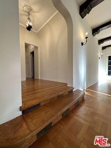150 S Orange Drive, Los Angeles, CA 90036