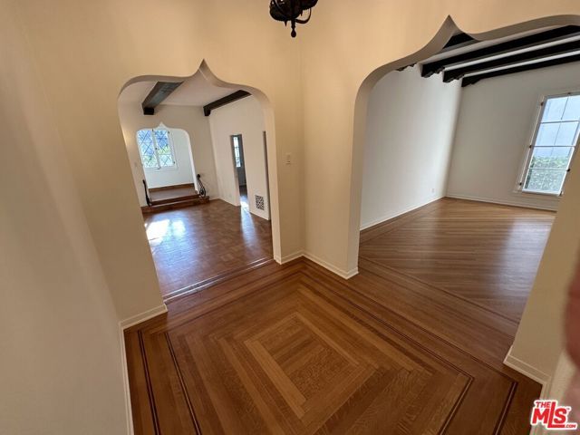 150 S Orange Drive, Los Angeles, CA 90036