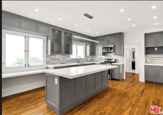150 S Orange Drive, Los Angeles, CA 90036