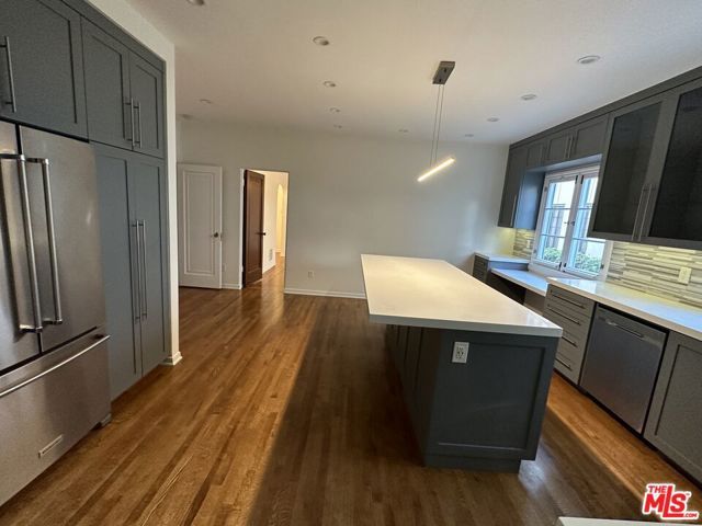 150 S Orange Drive, Los Angeles, CA 90036