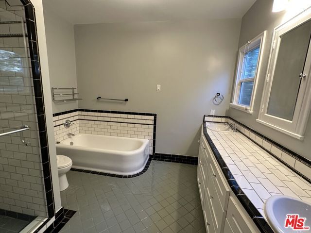 150 S Orange Drive, Los Angeles, CA 90036