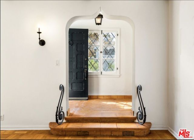 150 S Orange Drive, Los Angeles, CA 90036