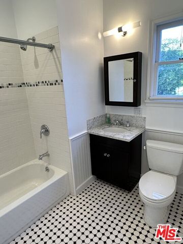150 S Orange Drive, Los Angeles, CA 90036