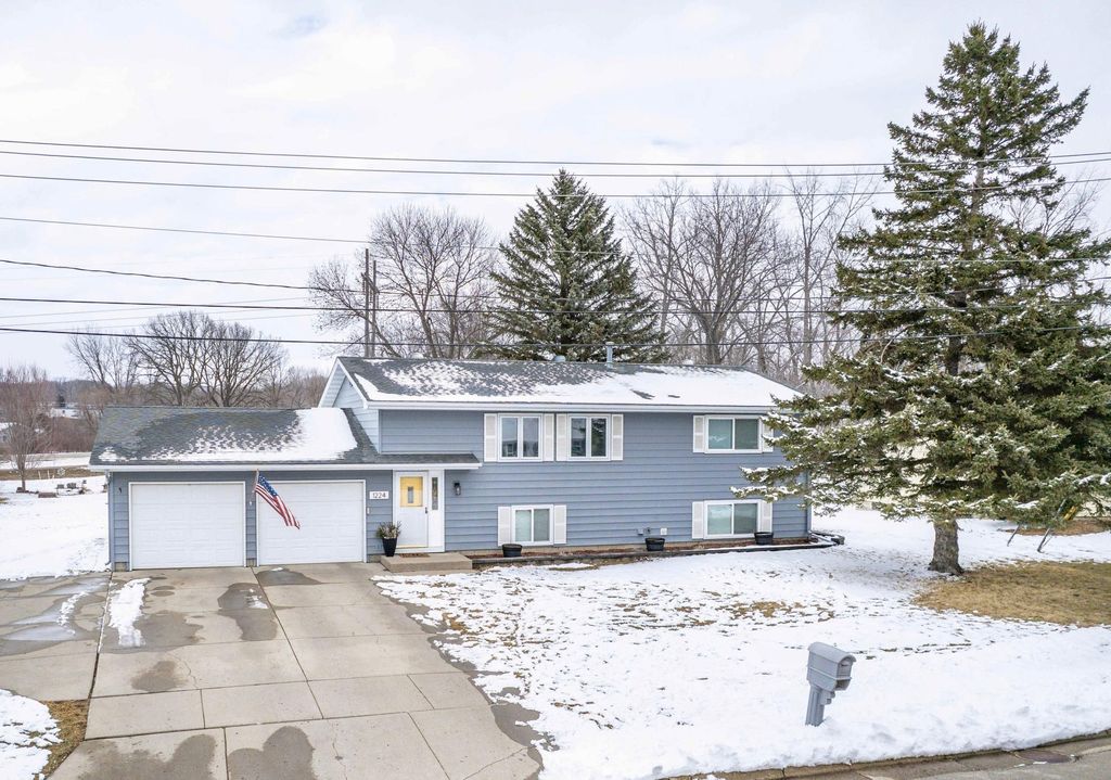 1224 Lenore Way, Fergus Falls, MN 56537