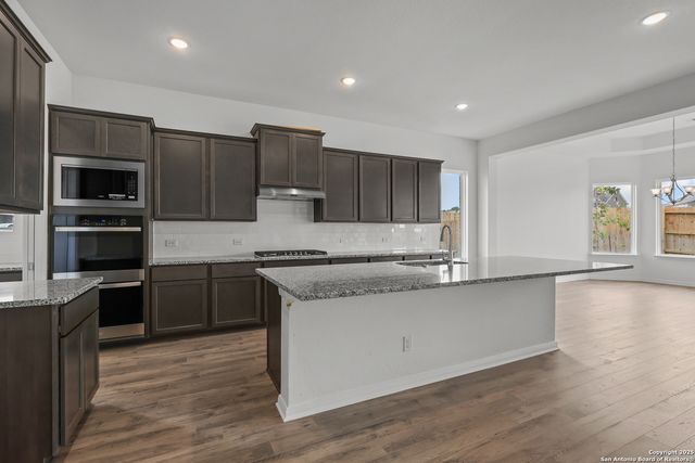 2839 Reeves Ln, Schertz, TX 78108