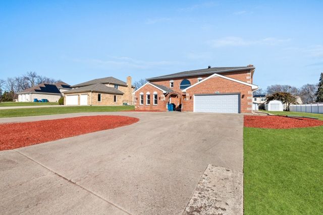 725 N 8th Avenue, Addison, IL 60101