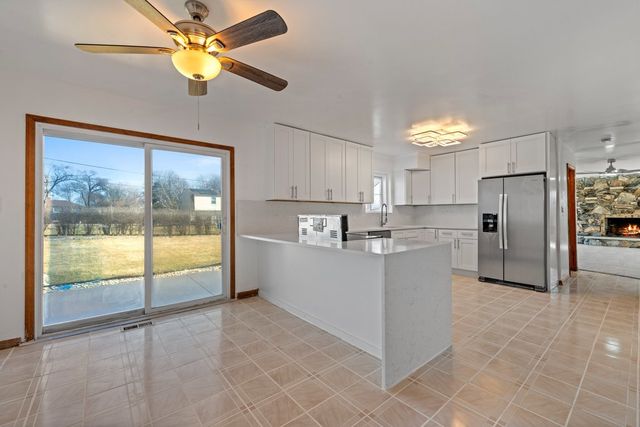 725 N 8th Avenue, Addison, IL 60101