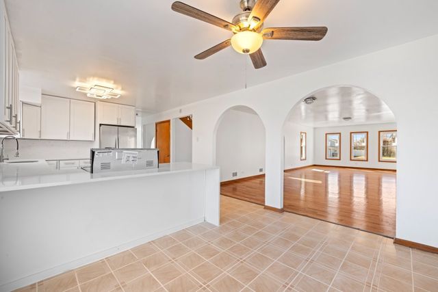 725 N 8th Avenue, Addison, IL 60101