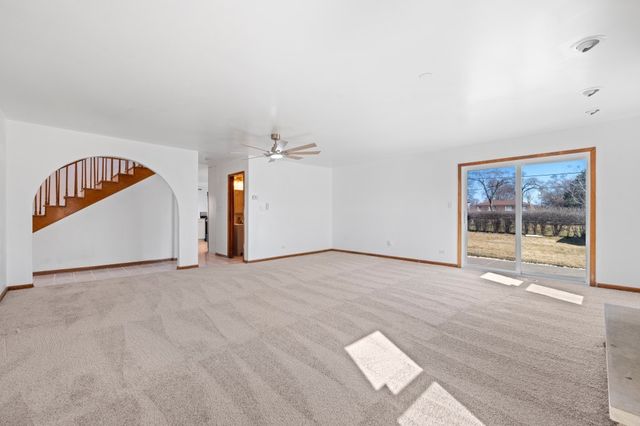 725 N 8th Avenue, Addison, IL 60101