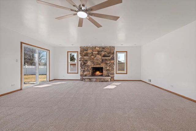 725 N 8th Avenue, Addison, IL 60101