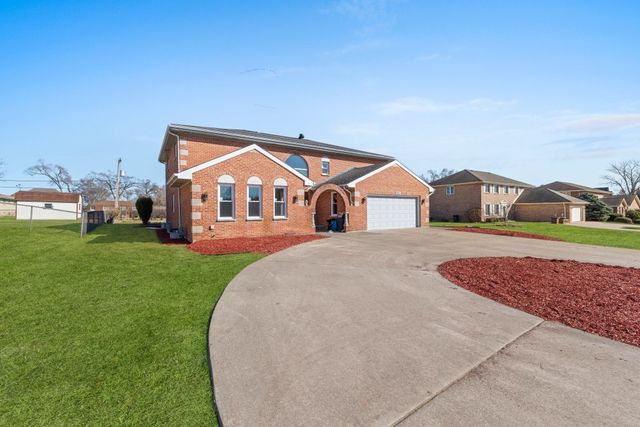 725 N 8th Avenue, Addison, IL 60101