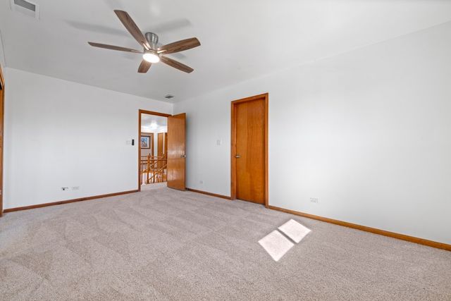 725 N 8th Avenue, Addison, IL 60101