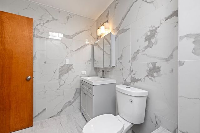 725 N 8th Avenue, Addison, IL 60101