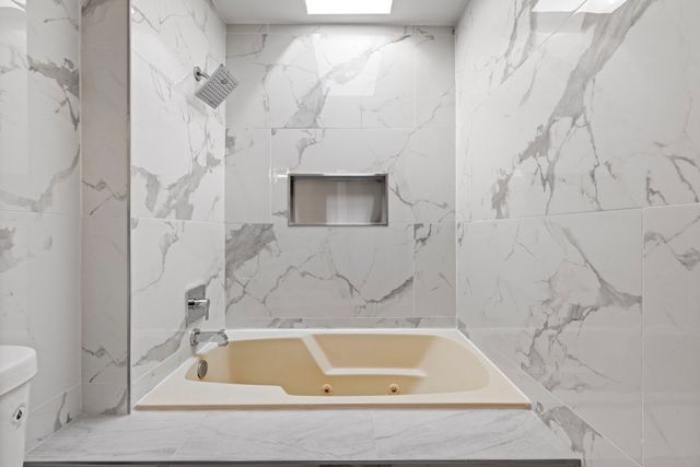 725 N 8th Avenue, Addison, IL 60101