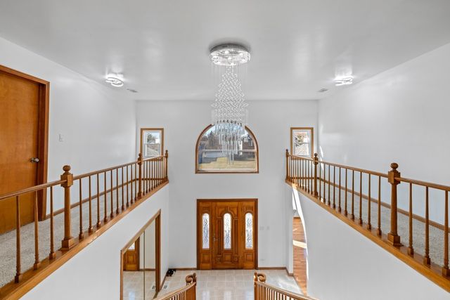 725 N 8th Avenue, Addison, IL 60101