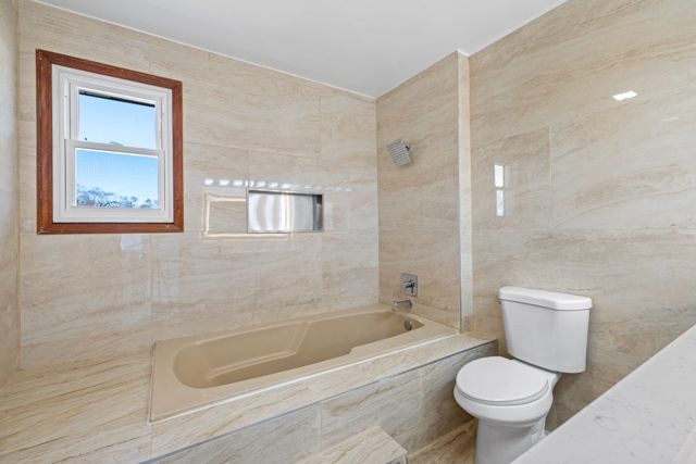 725 N 8th Avenue, Addison, IL 60101