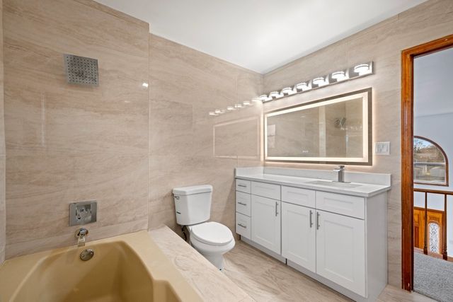 725 N 8th Avenue, Addison, IL 60101